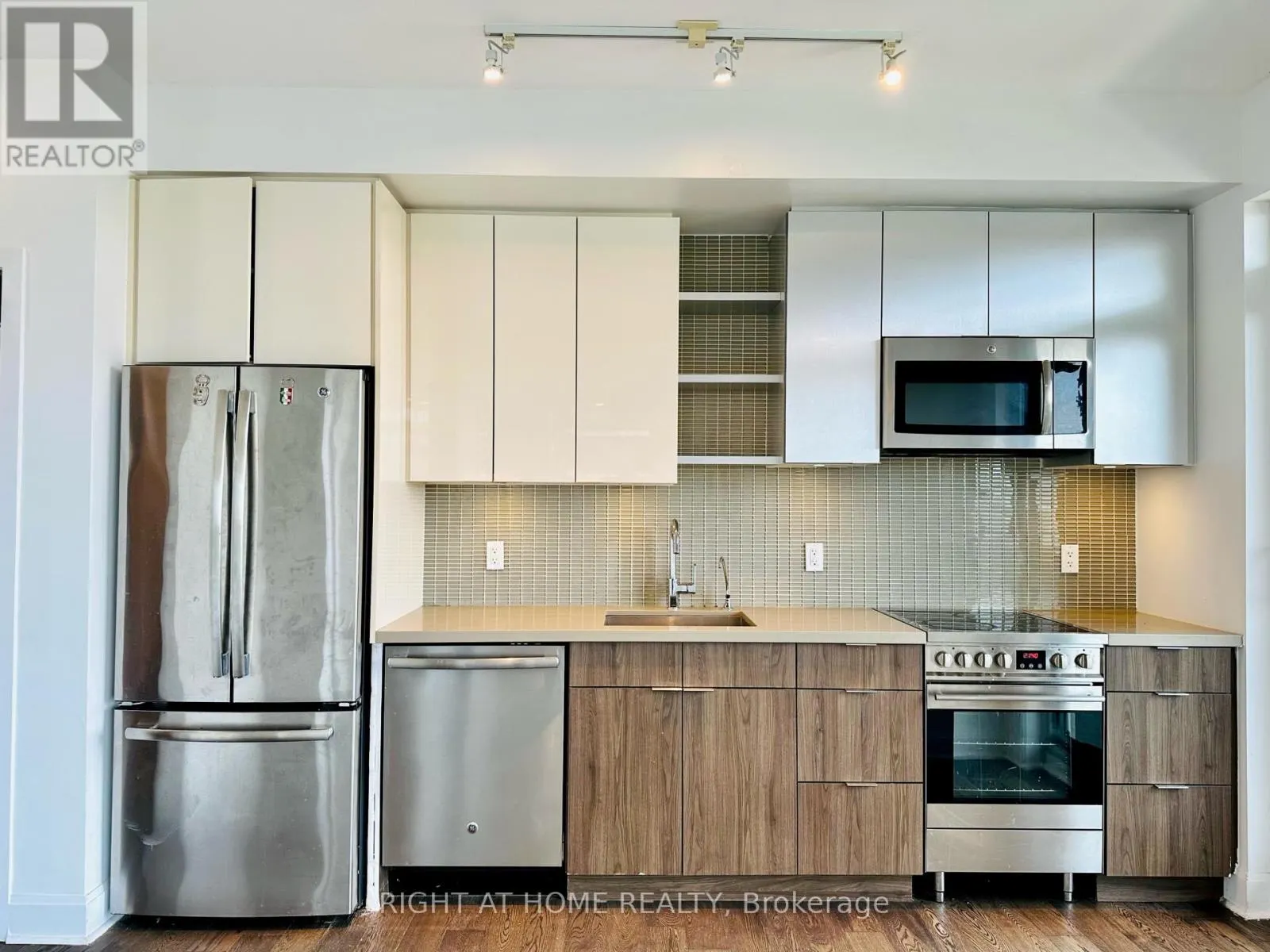 504 - 33 SHORE BREEZE DRIVE