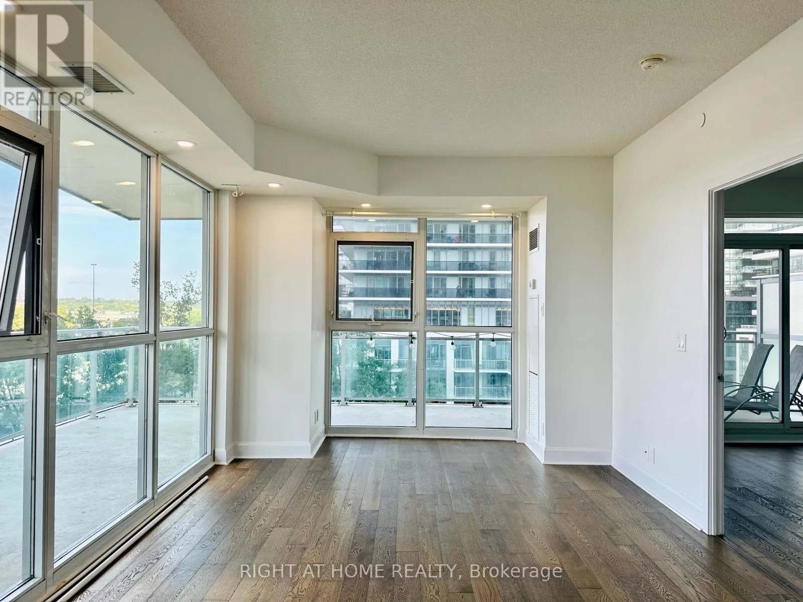 504 - 33 SHORE BREEZE DRIVE