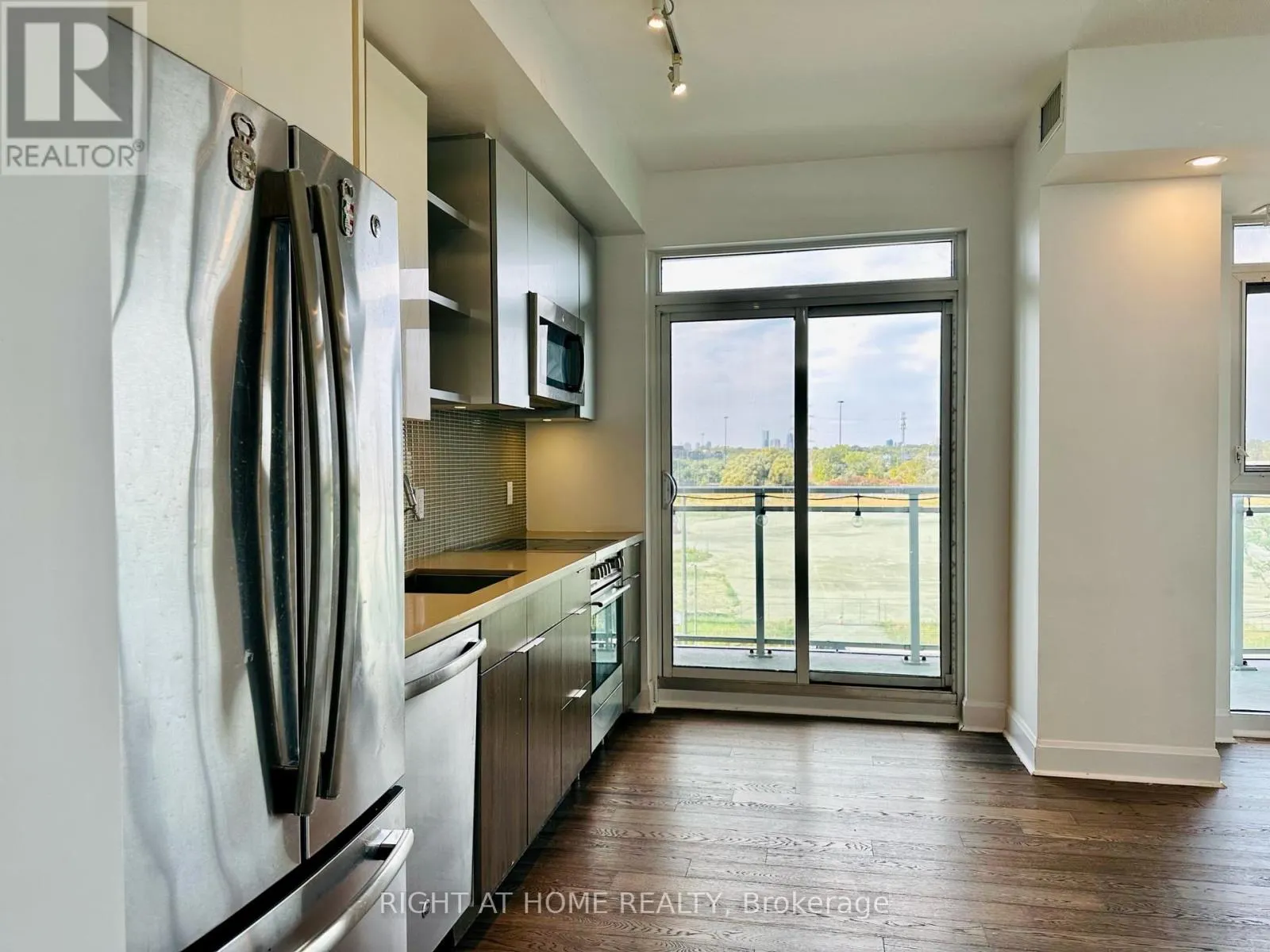 504 - 33 SHORE BREEZE DRIVE