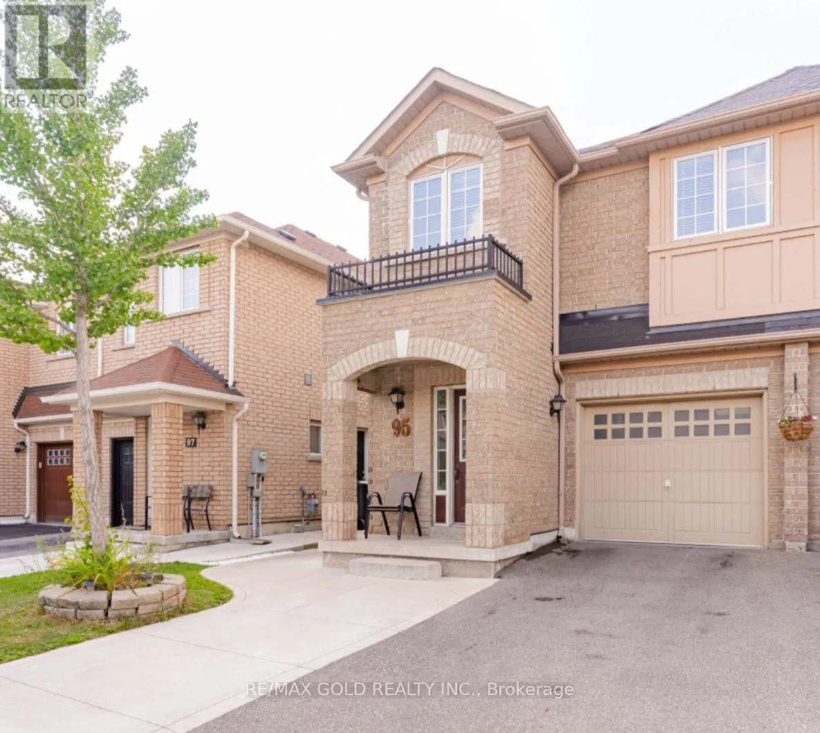(MAIN & 2ND FLOOR) - 95 CRYSTALVIEW CRESCENT