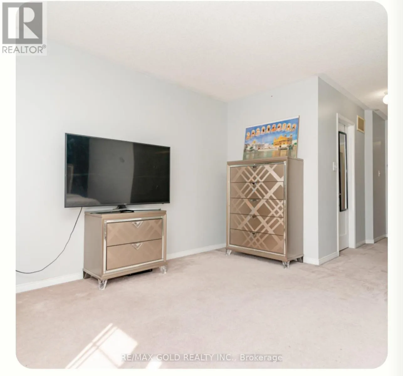 (MAIN & 2ND FLOOR) - 95 CRYSTALVIEW CRESCENT