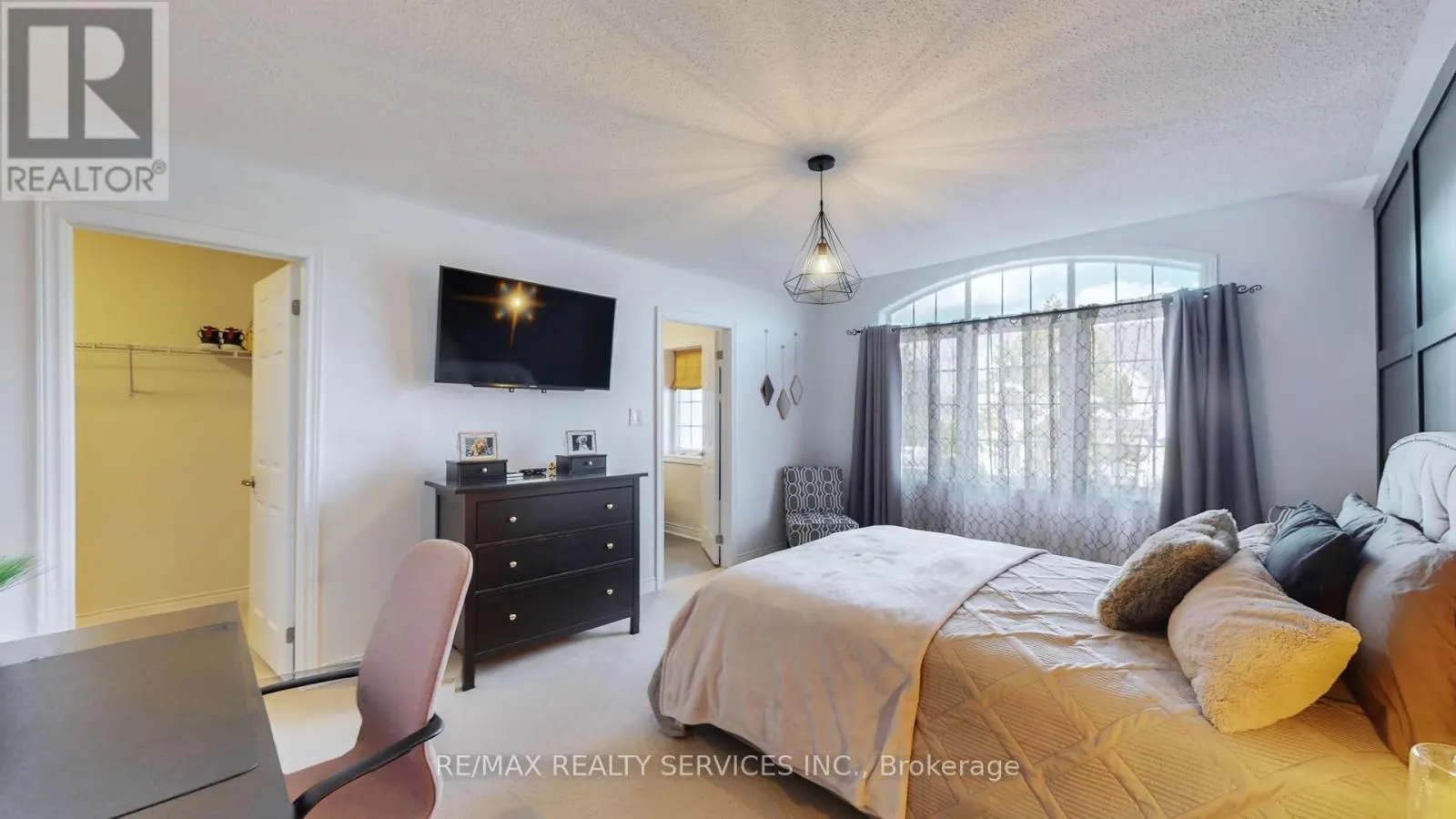 70 LITTLE BRITAIN CRESCENT