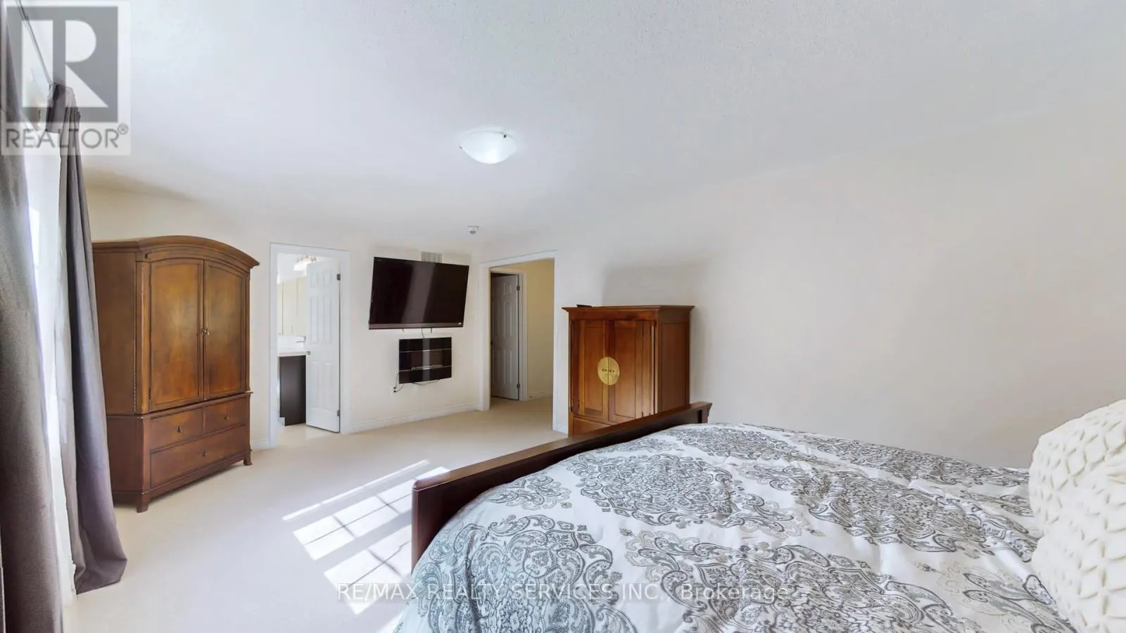 70 LITTLE BRITAIN CRESCENT