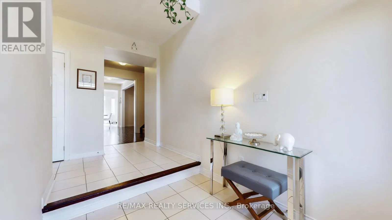 70 LITTLE BRITAIN CRESCENT