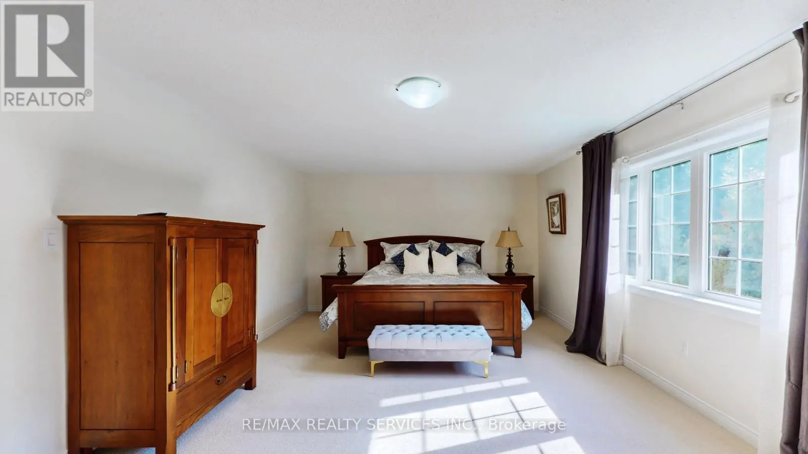 70 LITTLE BRITAIN CRESCENT