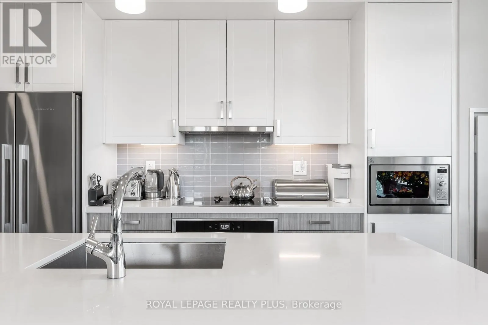 327 - 1575 LAKESHORE ROAD W