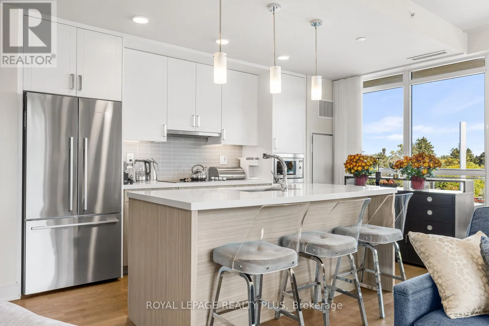 327 - 1575 LAKESHORE ROAD W