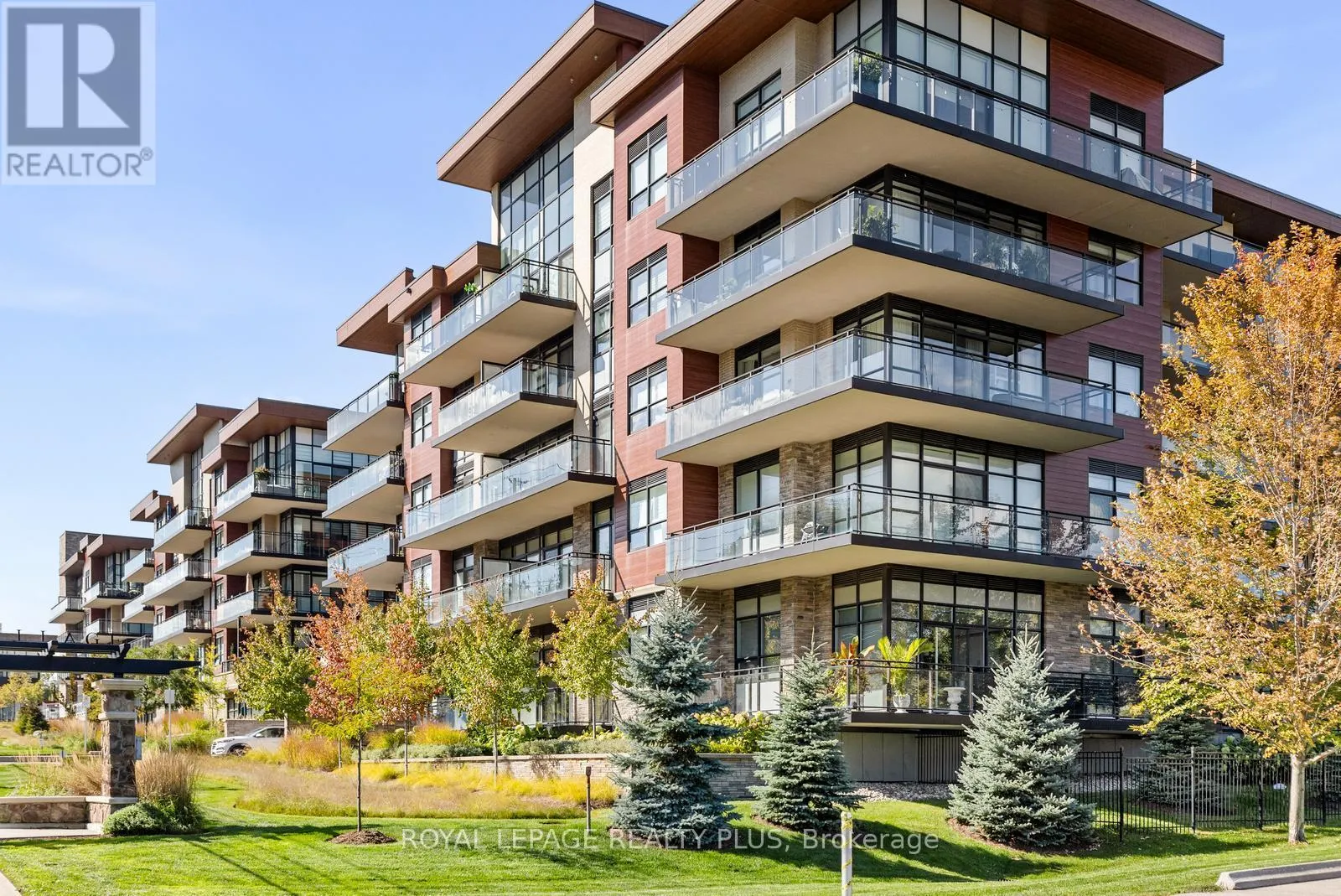 327 - 1575 LAKESHORE ROAD W