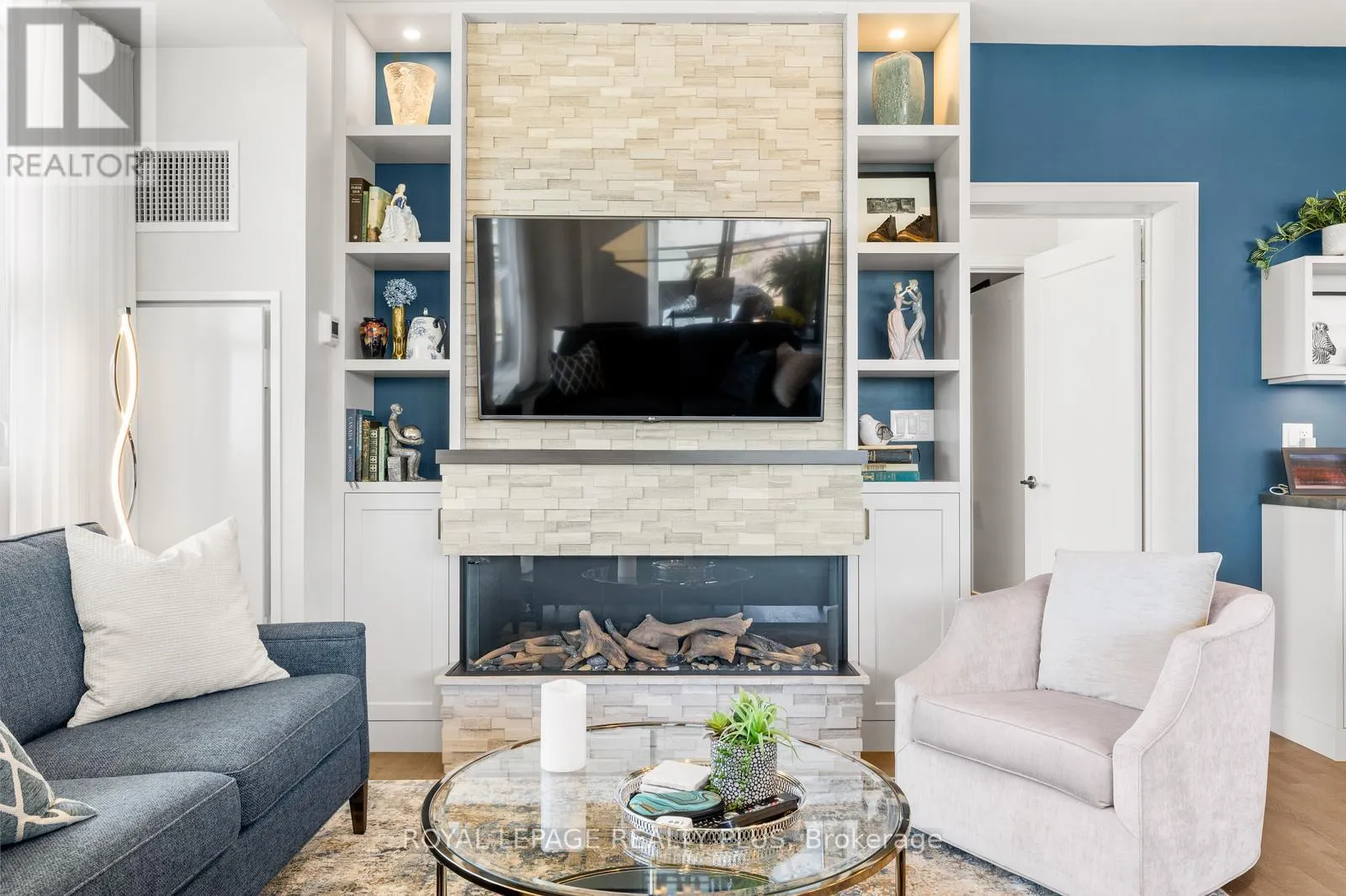 327 - 1575 LAKESHORE ROAD W