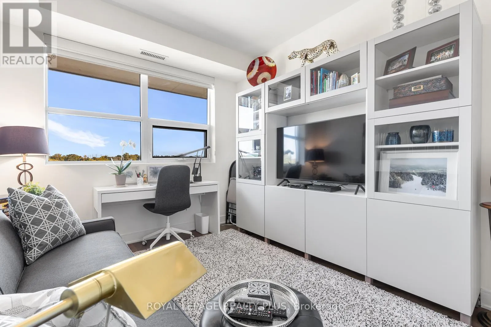 327 - 1575 LAKESHORE ROAD W