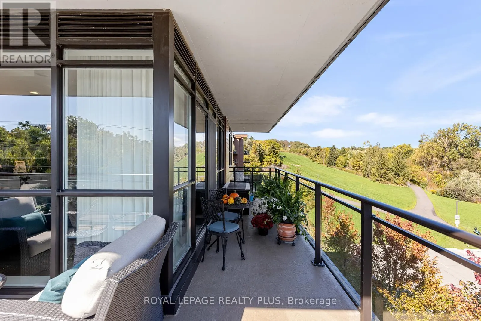 327 - 1575 LAKESHORE ROAD W