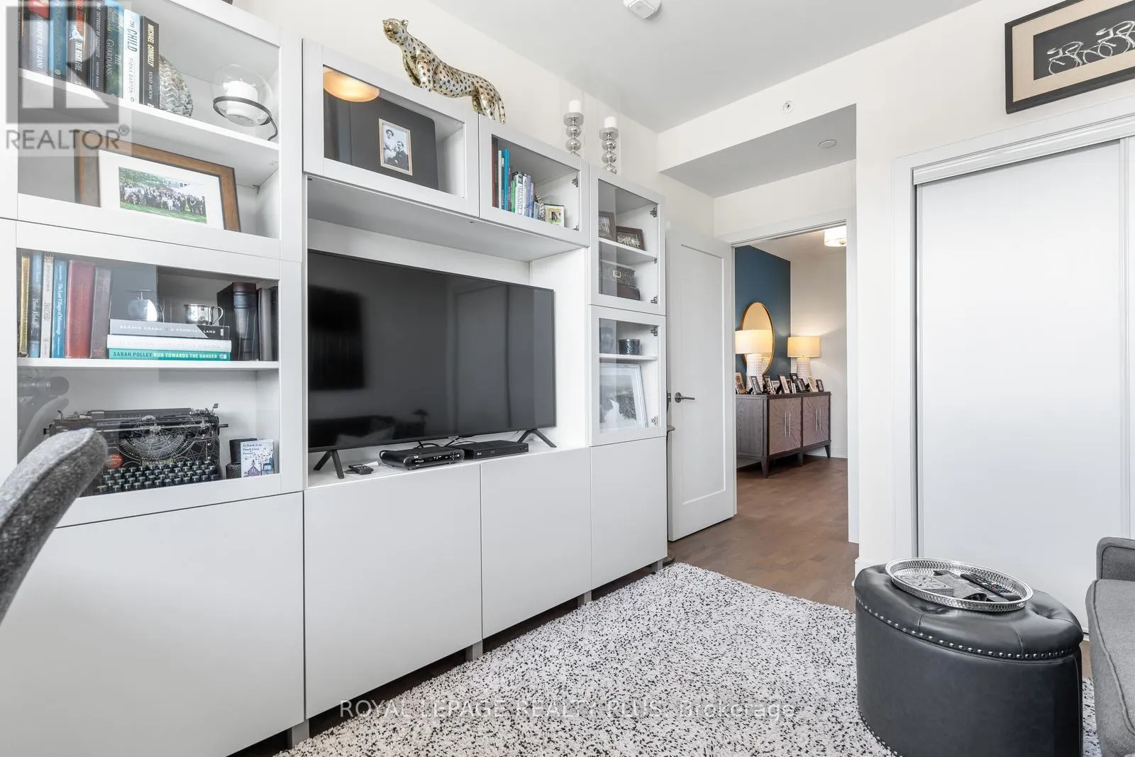 327 - 1575 LAKESHORE ROAD W