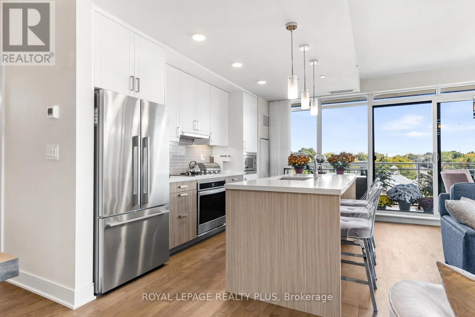 327 - 1575 LAKESHORE ROAD W