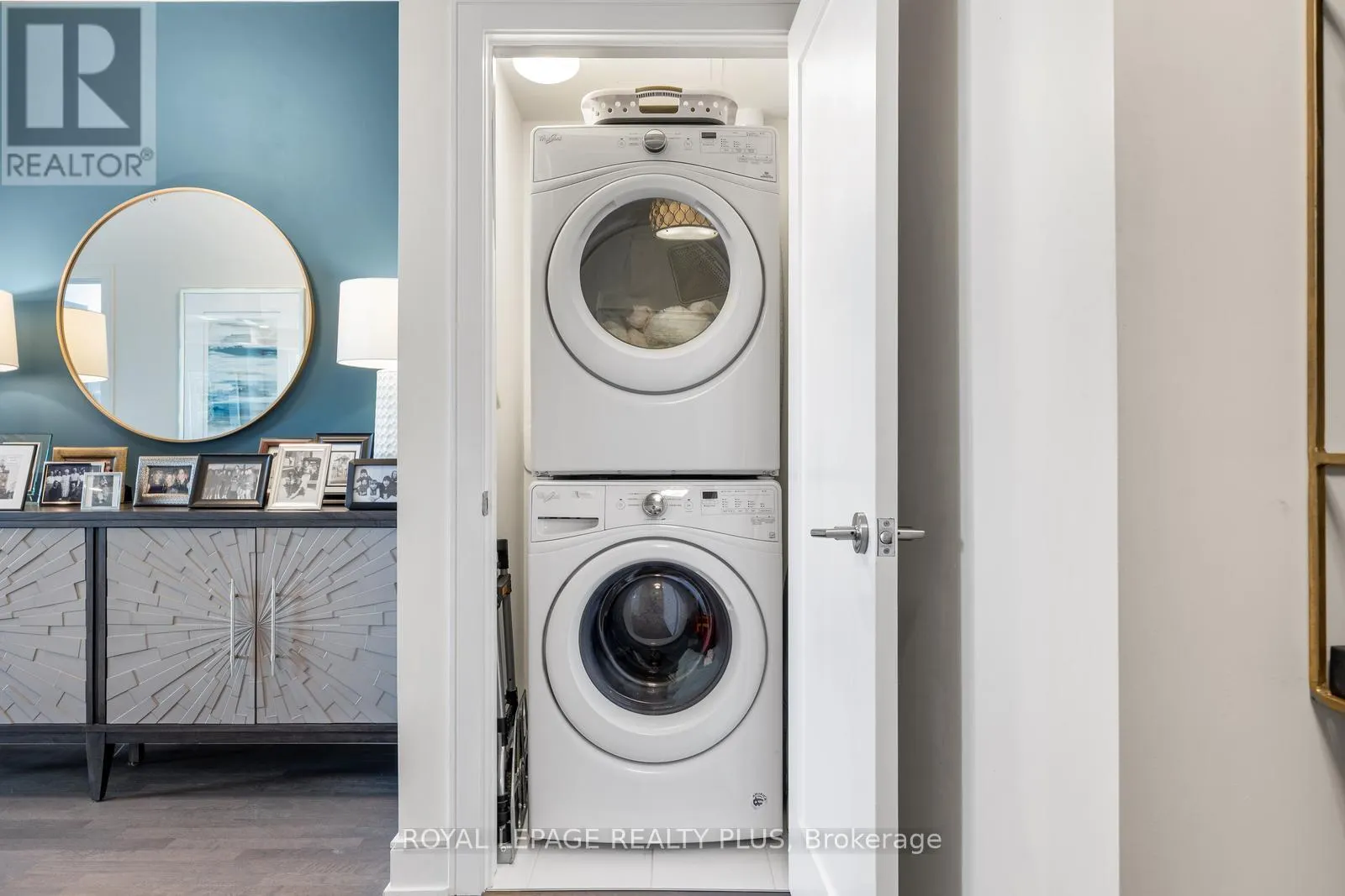 327 - 1575 LAKESHORE ROAD W