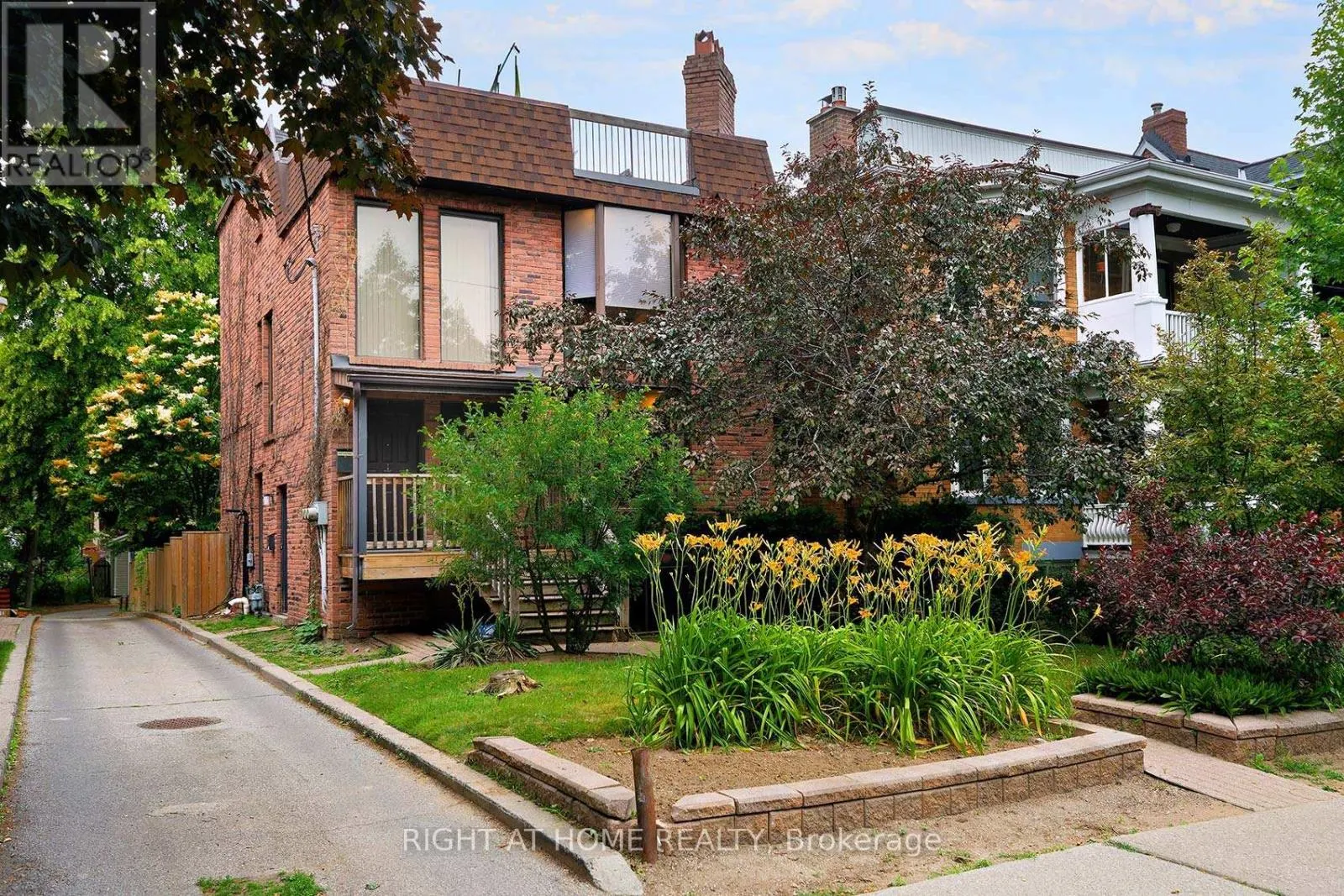 C - 164 QUEBEC AVENUE