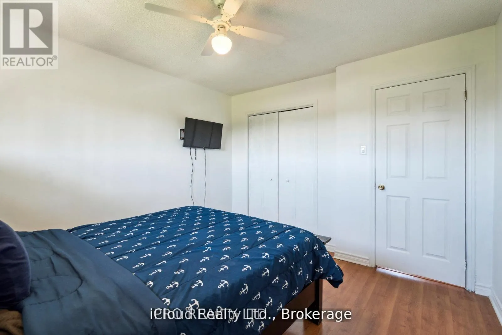 15 FALLEN OAK COURT