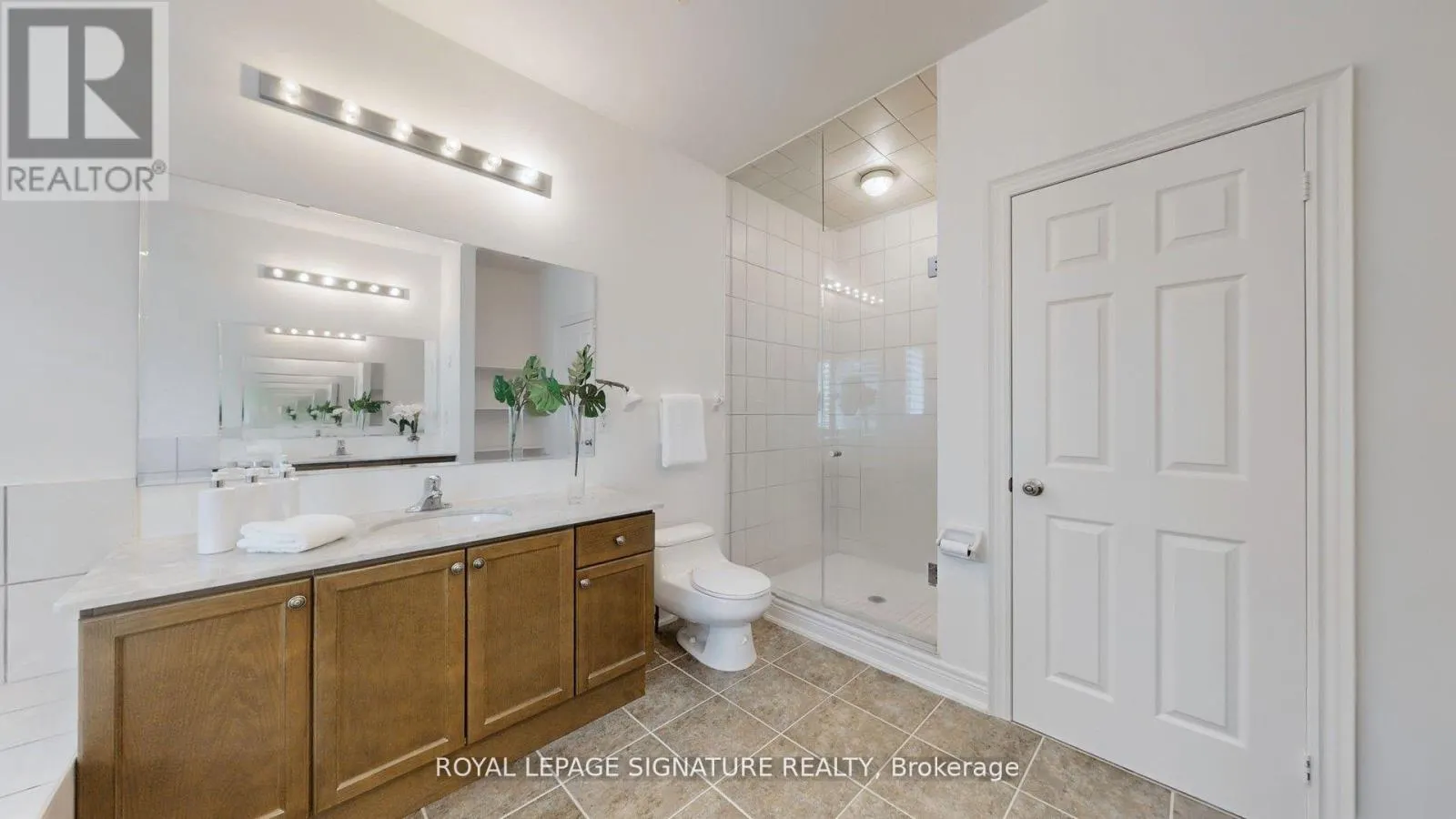 2238 LYNDHURST DRIVE