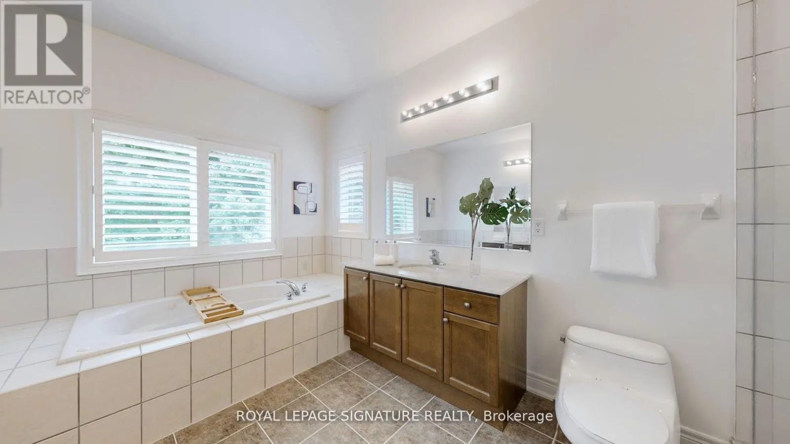 2238 LYNDHURST DRIVE