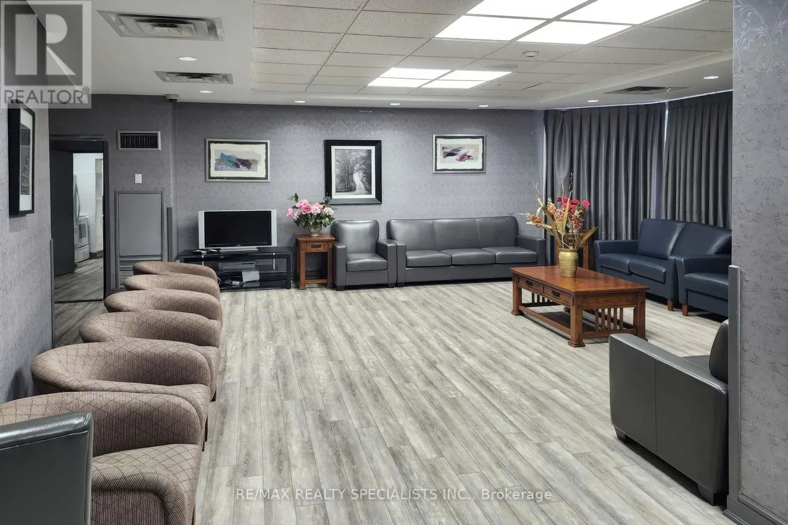 # 1211 - 135 HILLCREST AVENUE