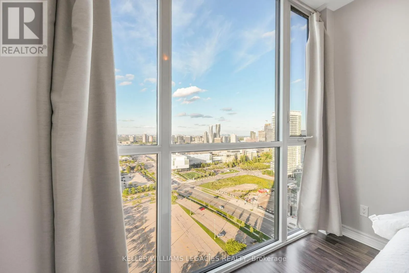 PH18 - 339 RATHBURN ROAD W
