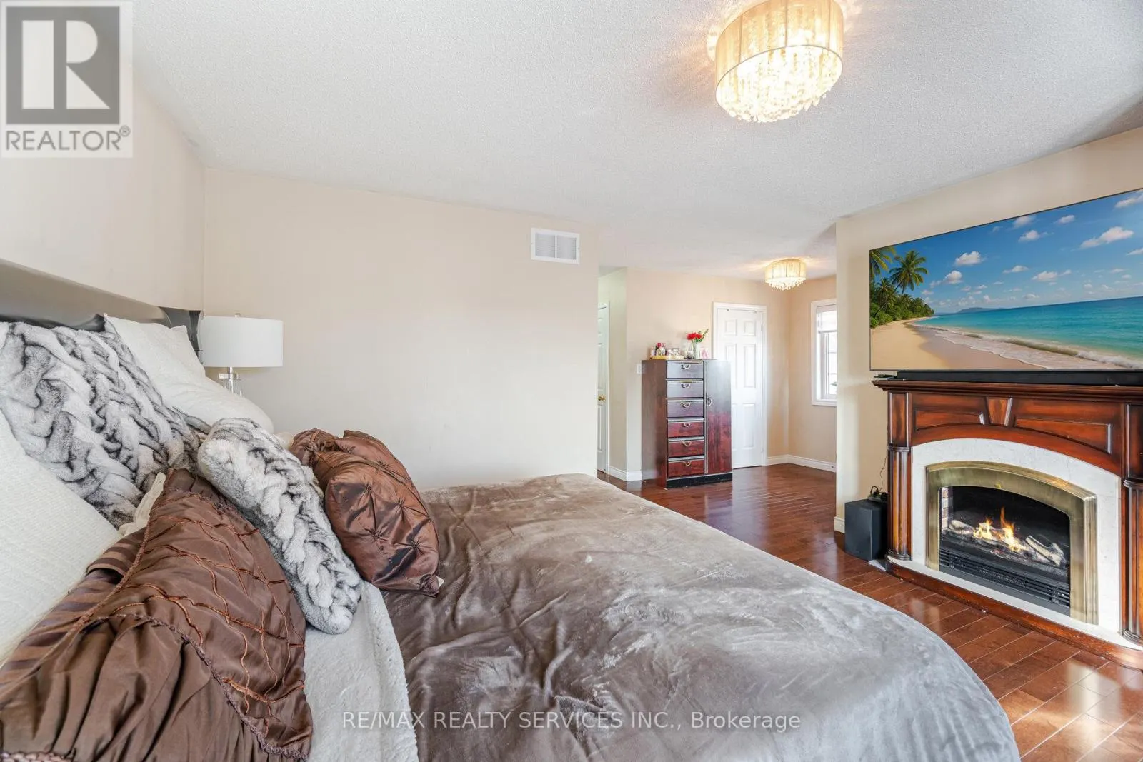 28 FALLSTAR CRESCENT