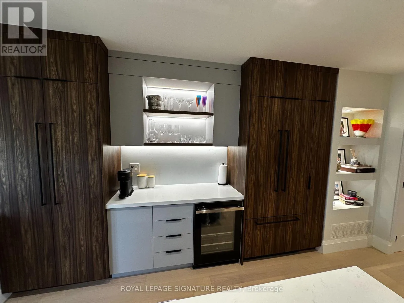UPPER - 198 EARLSCOURT AVENUE