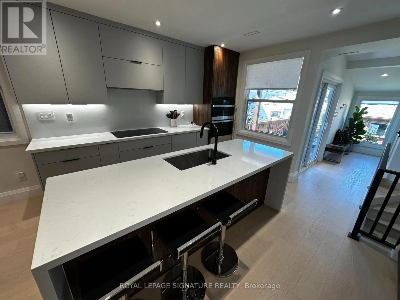 UPPER - 198 EARLSCOURT AVENUE