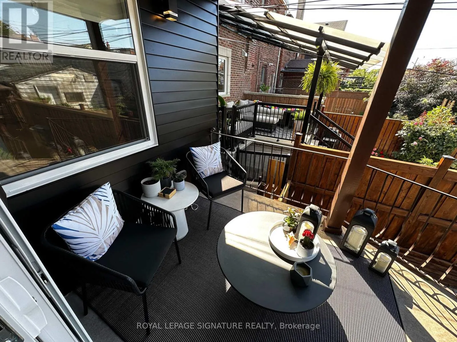 UPPER - 198 EARLSCOURT AVENUE