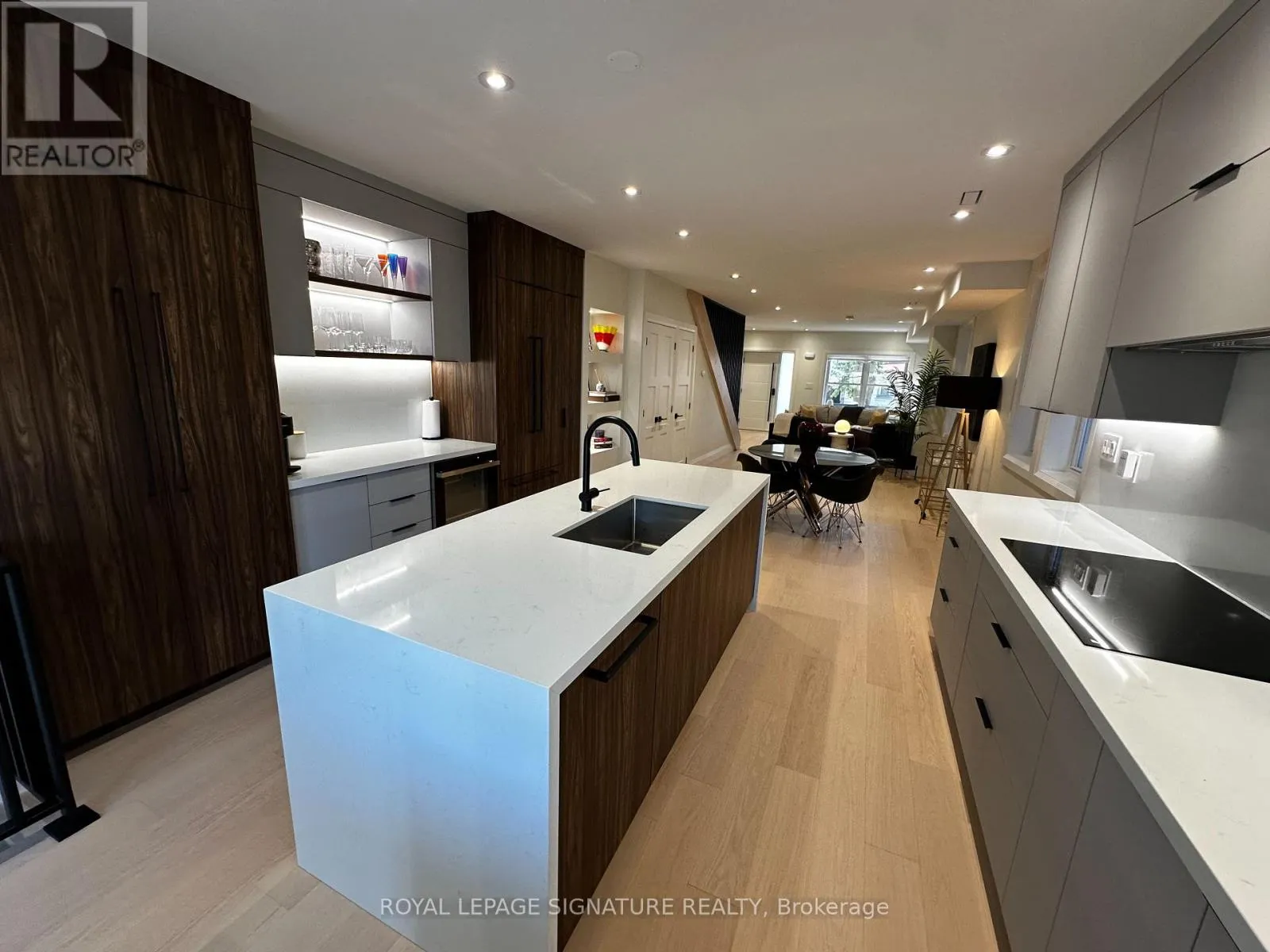 UPPER - 198 EARLSCOURT AVENUE