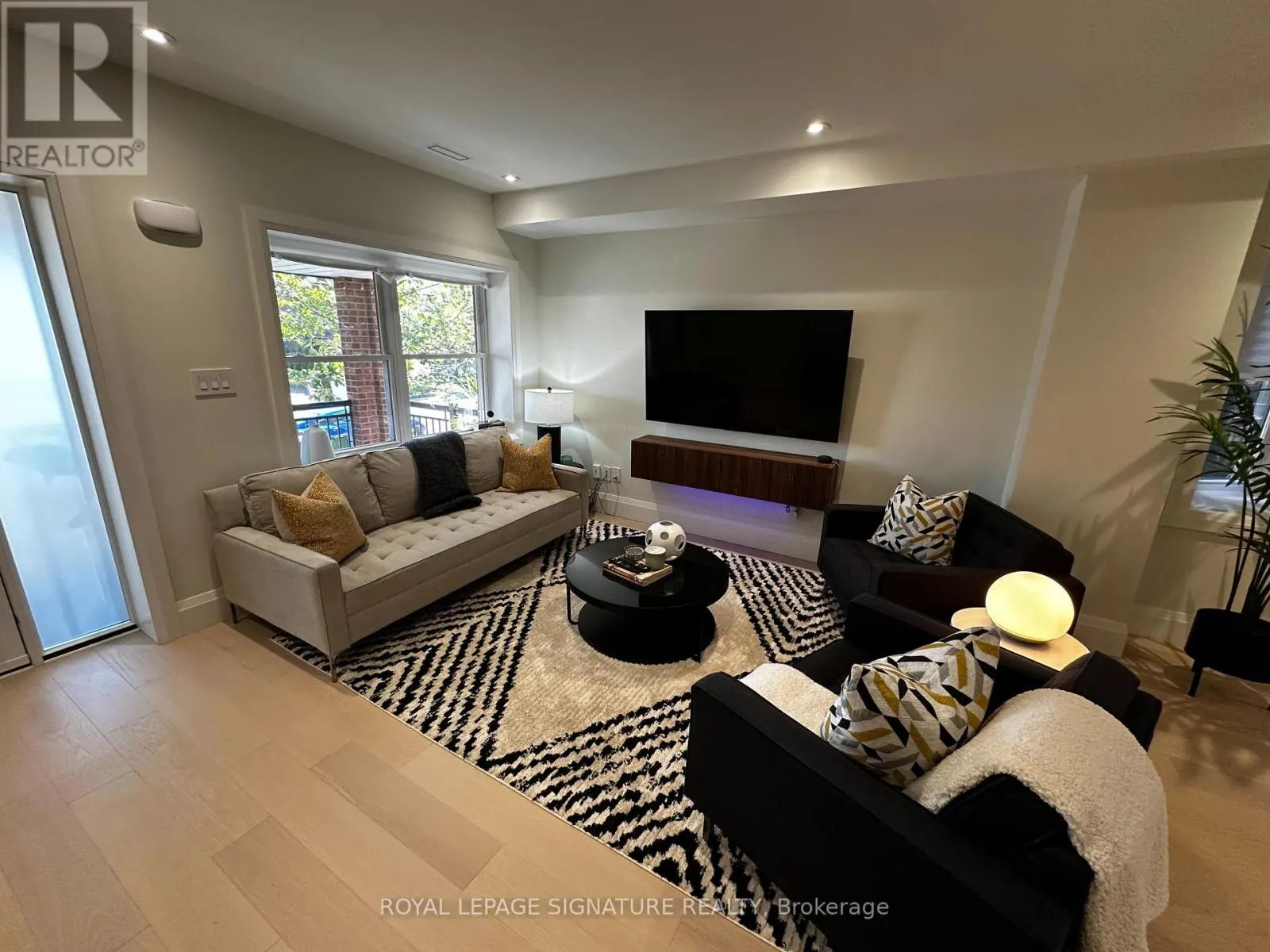 UPPER - 198 EARLSCOURT AVENUE