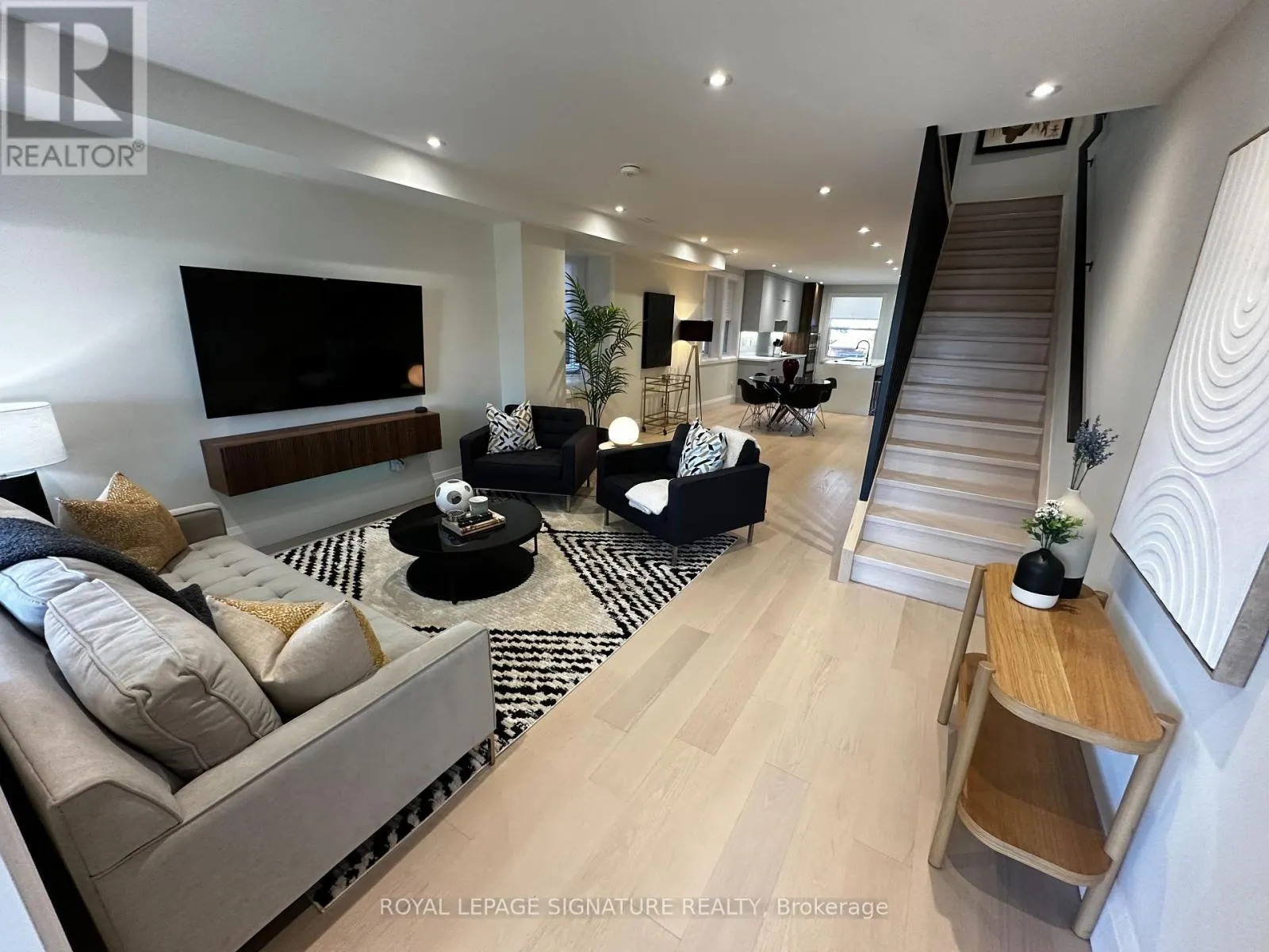 UPPER - 198 EARLSCOURT AVENUE