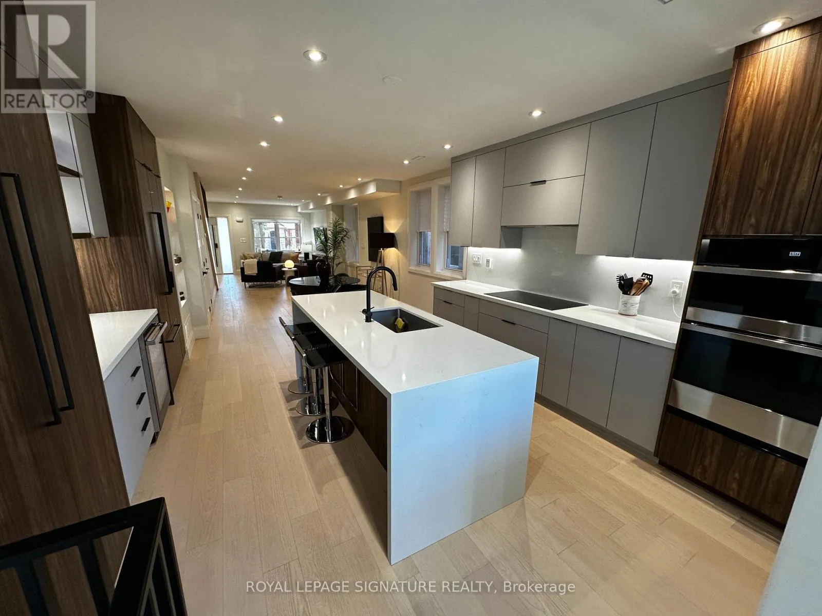 UPPER - 198 EARLSCOURT AVENUE
