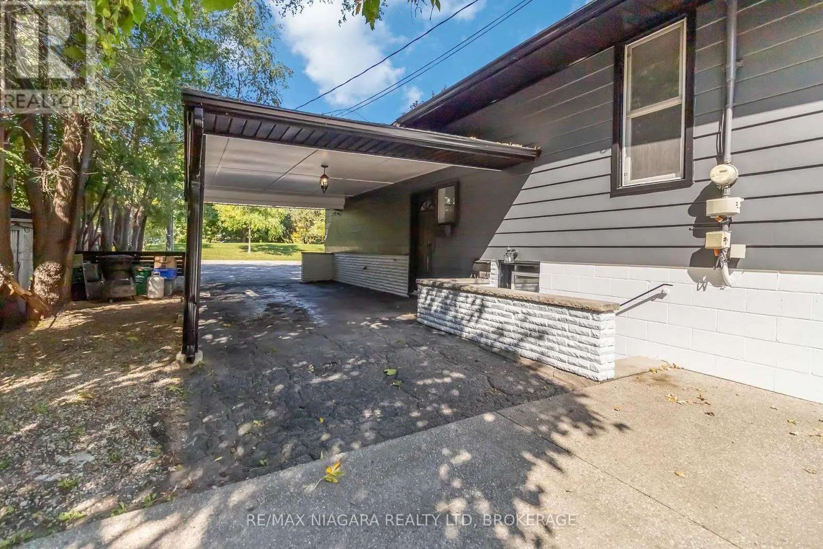 2230 QUEENSWAY DRIVE