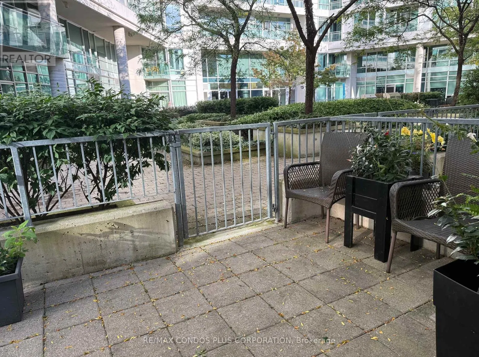 TH125 - 5 MARINE PARADE DRIVE