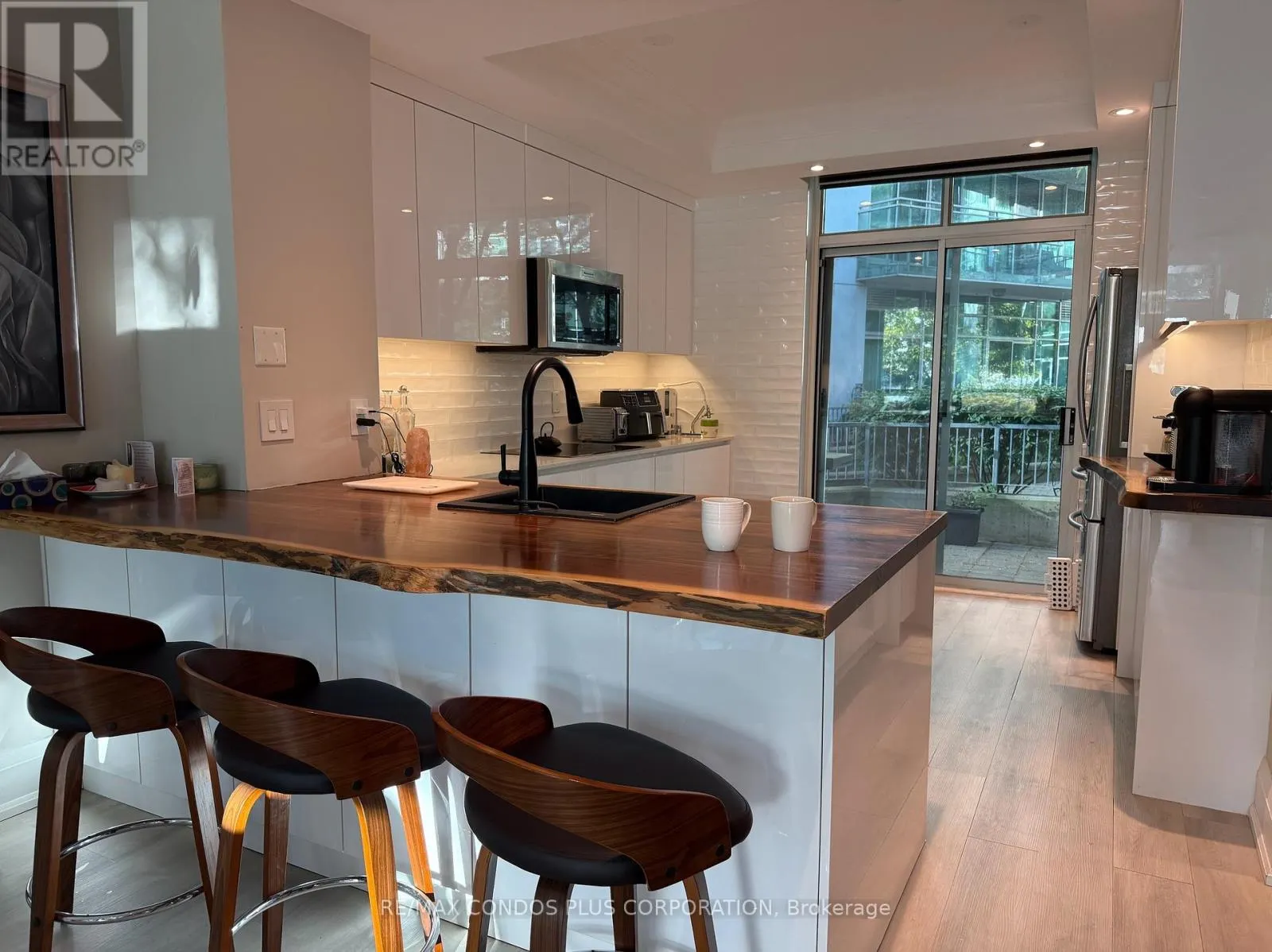 TH125 - 5 MARINE PARADE DRIVE