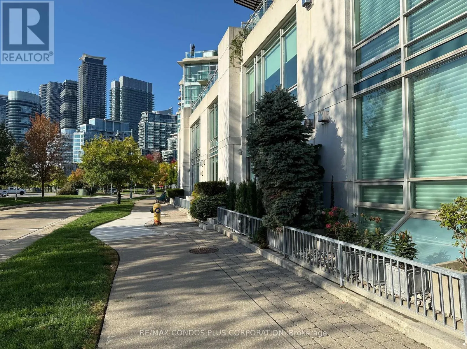 TH125 - 5 MARINE PARADE DRIVE