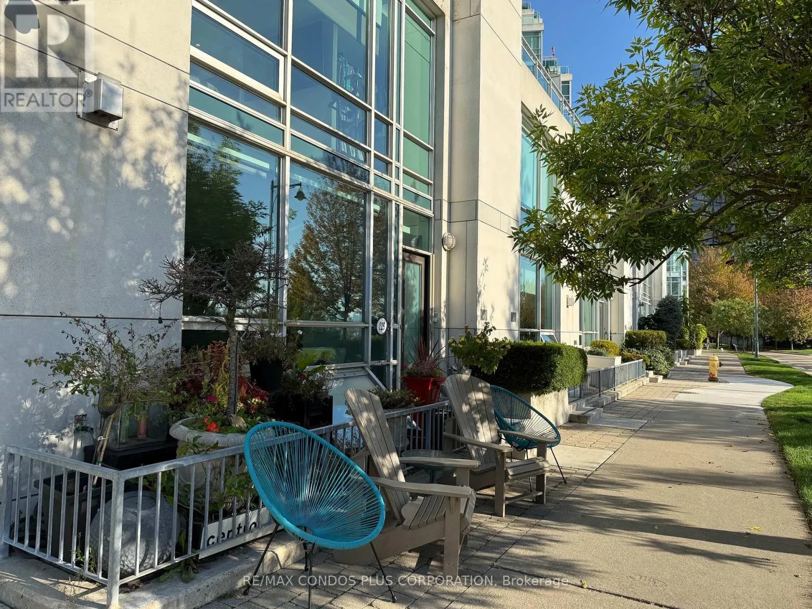 TH125 - 5 MARINE PARADE DRIVE