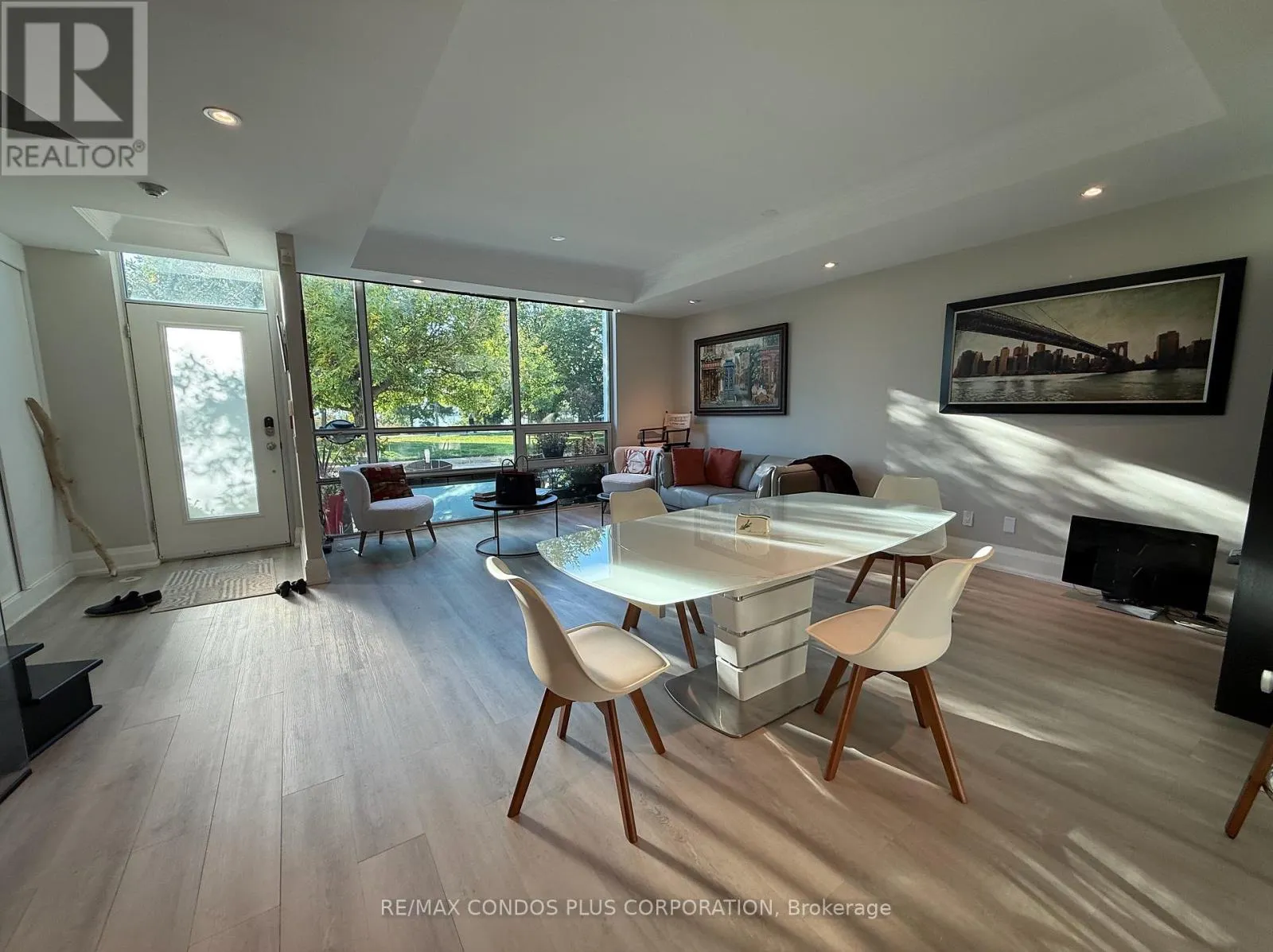 TH125 - 5 MARINE PARADE DRIVE