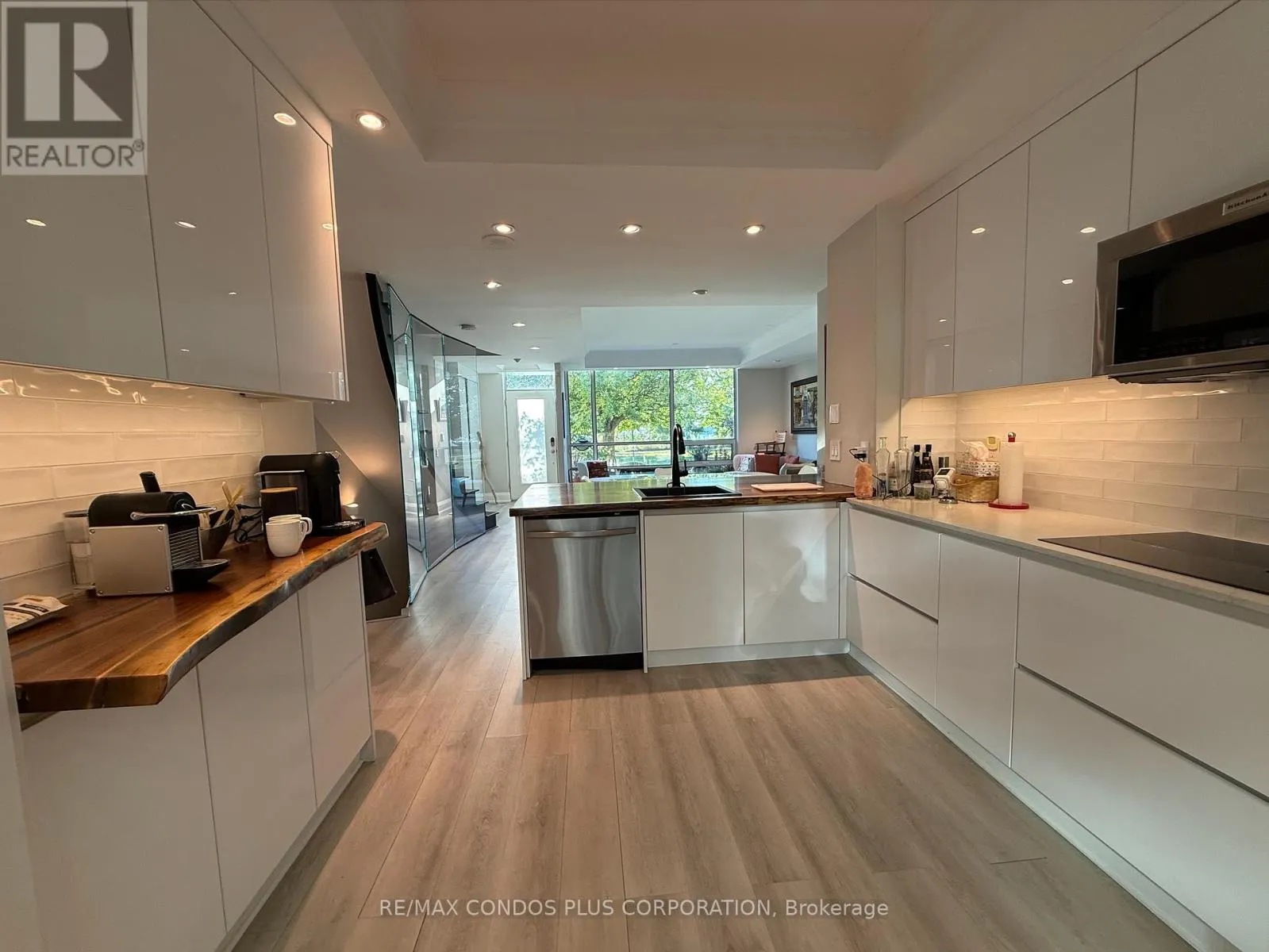 TH125 - 5 MARINE PARADE DRIVE