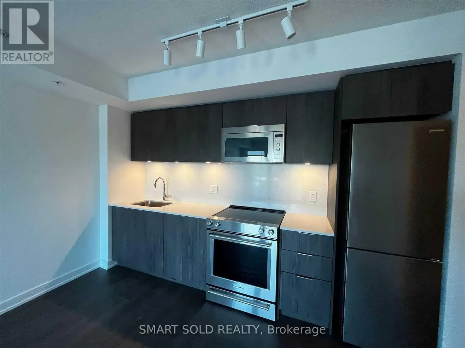 304 - 30 SAMUEL WOOD WAY
