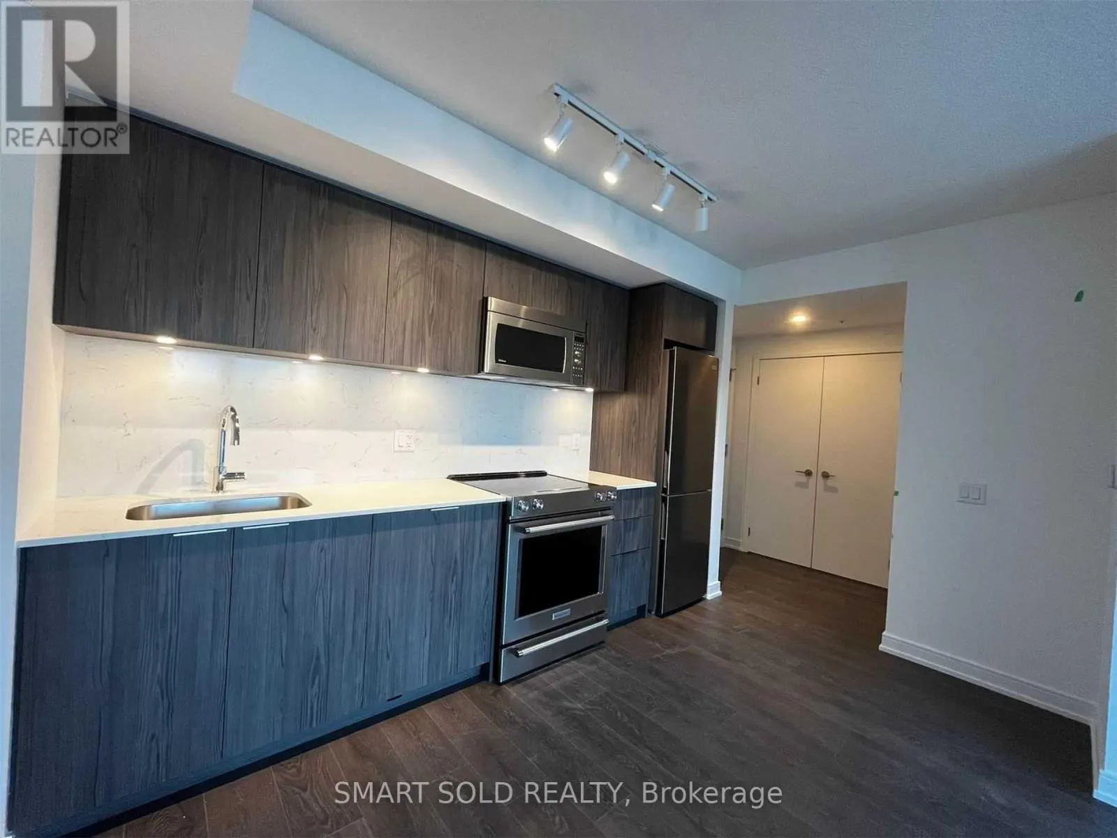 304 - 30 SAMUEL WOOD WAY
