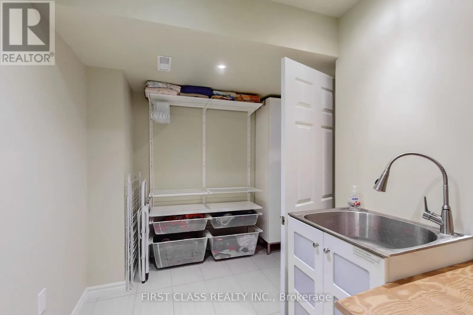 5244 FLORAL HILL CRESCENT
