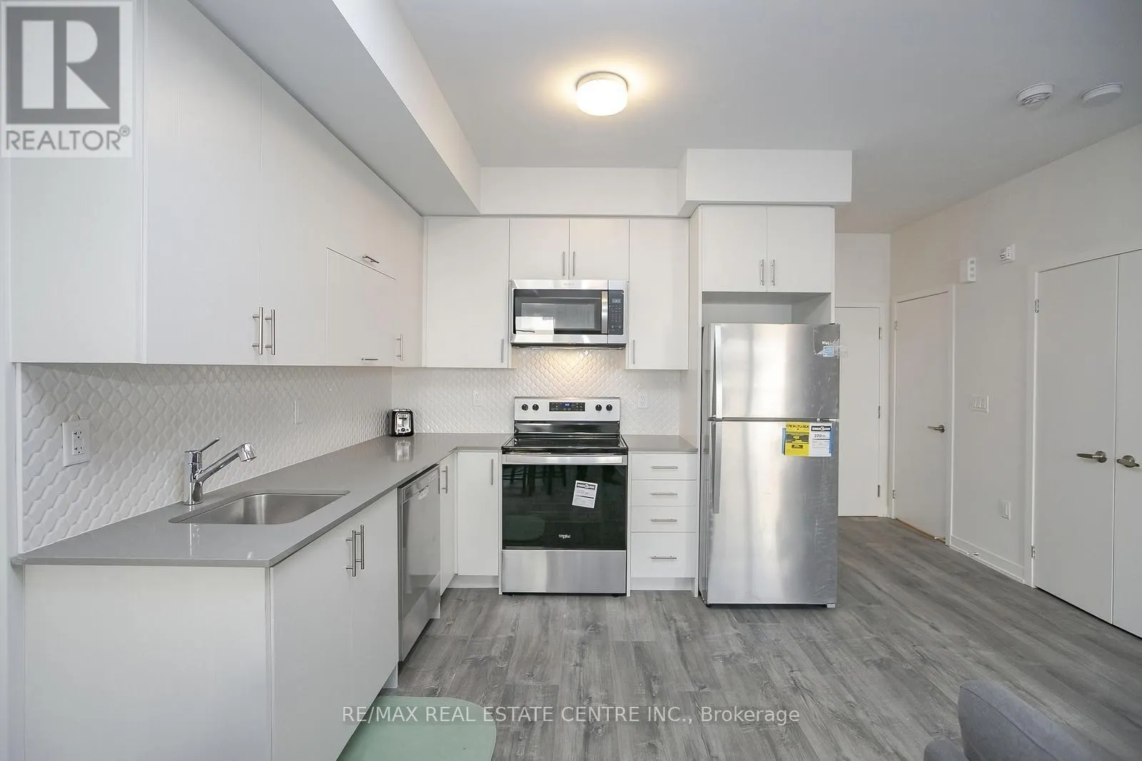 4 - 3556 COLONIAL DRIVE