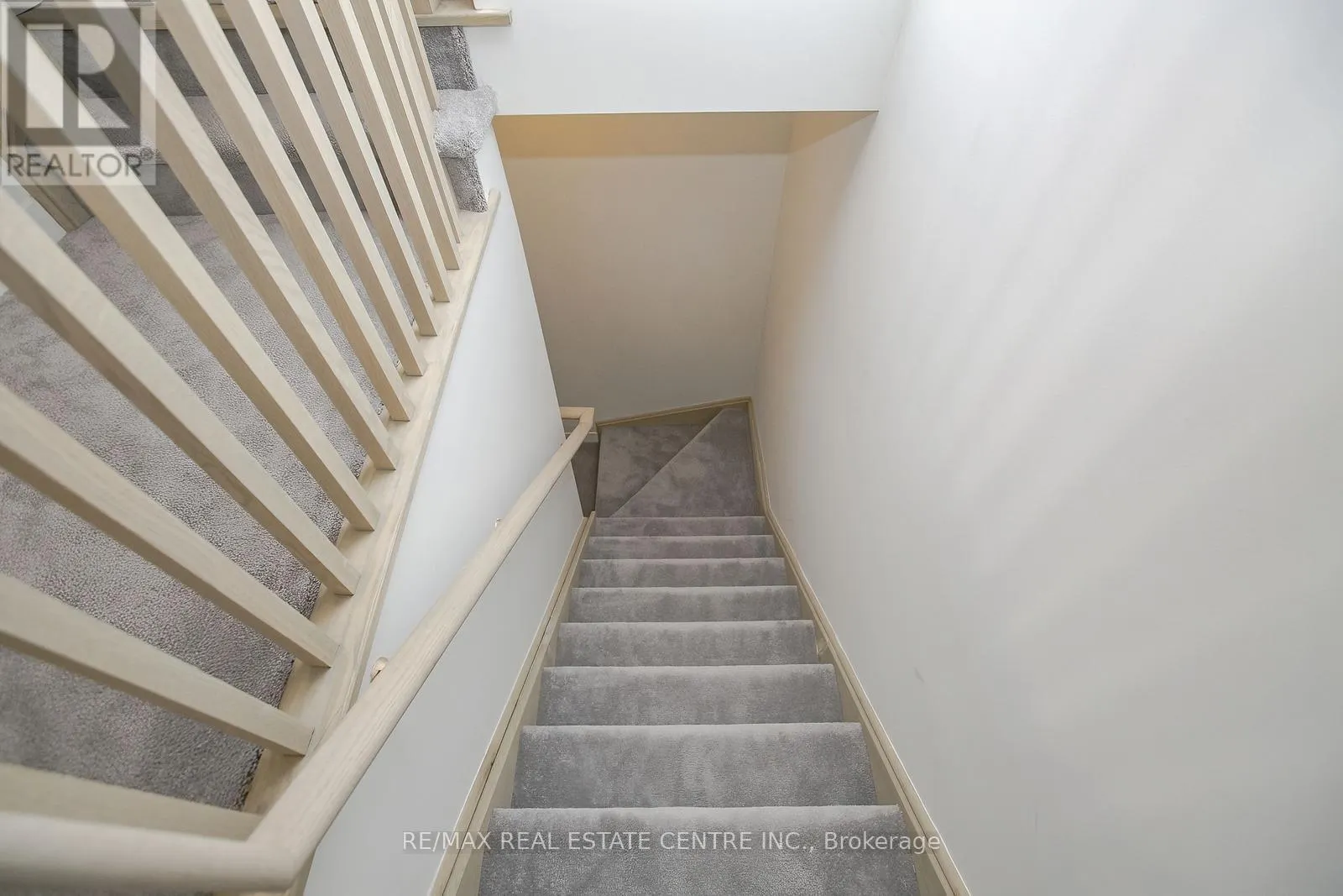 4 - 3556 COLONIAL DRIVE