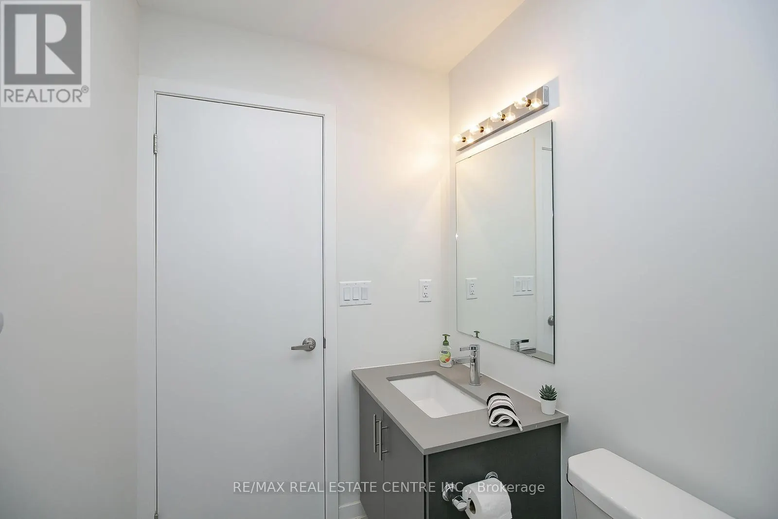 4 - 3556 COLONIAL DRIVE