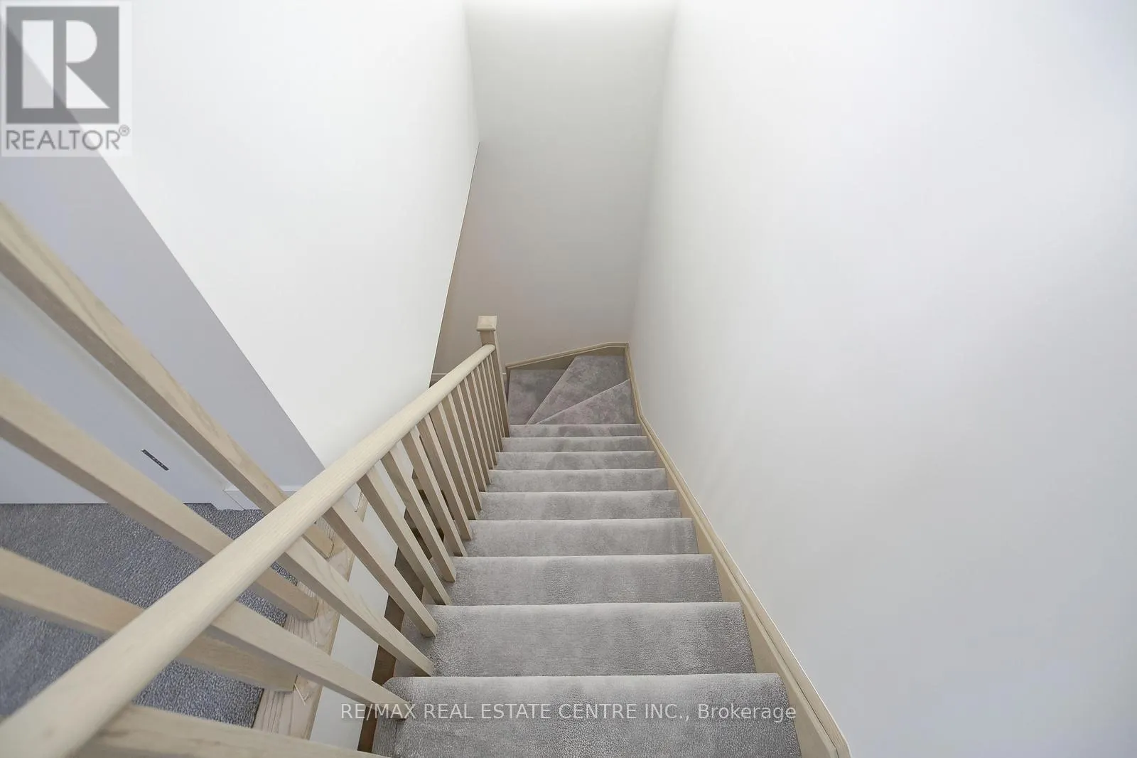 4 - 3556 COLONIAL DRIVE