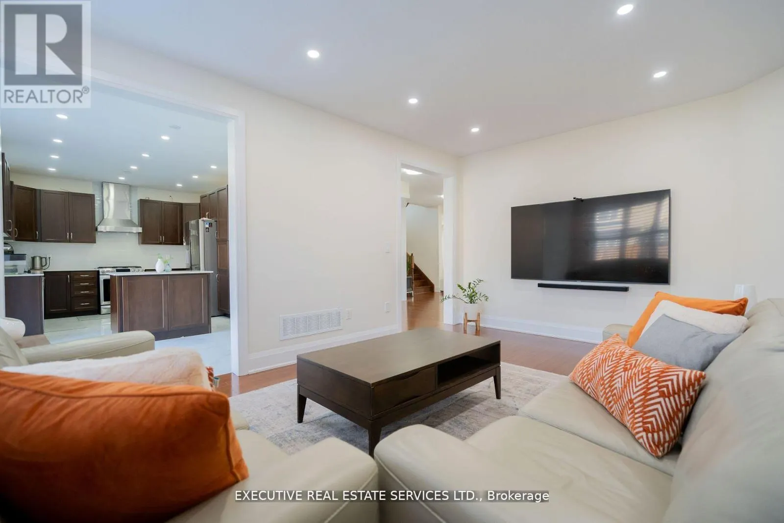 11 GOODSWAY TRAIL