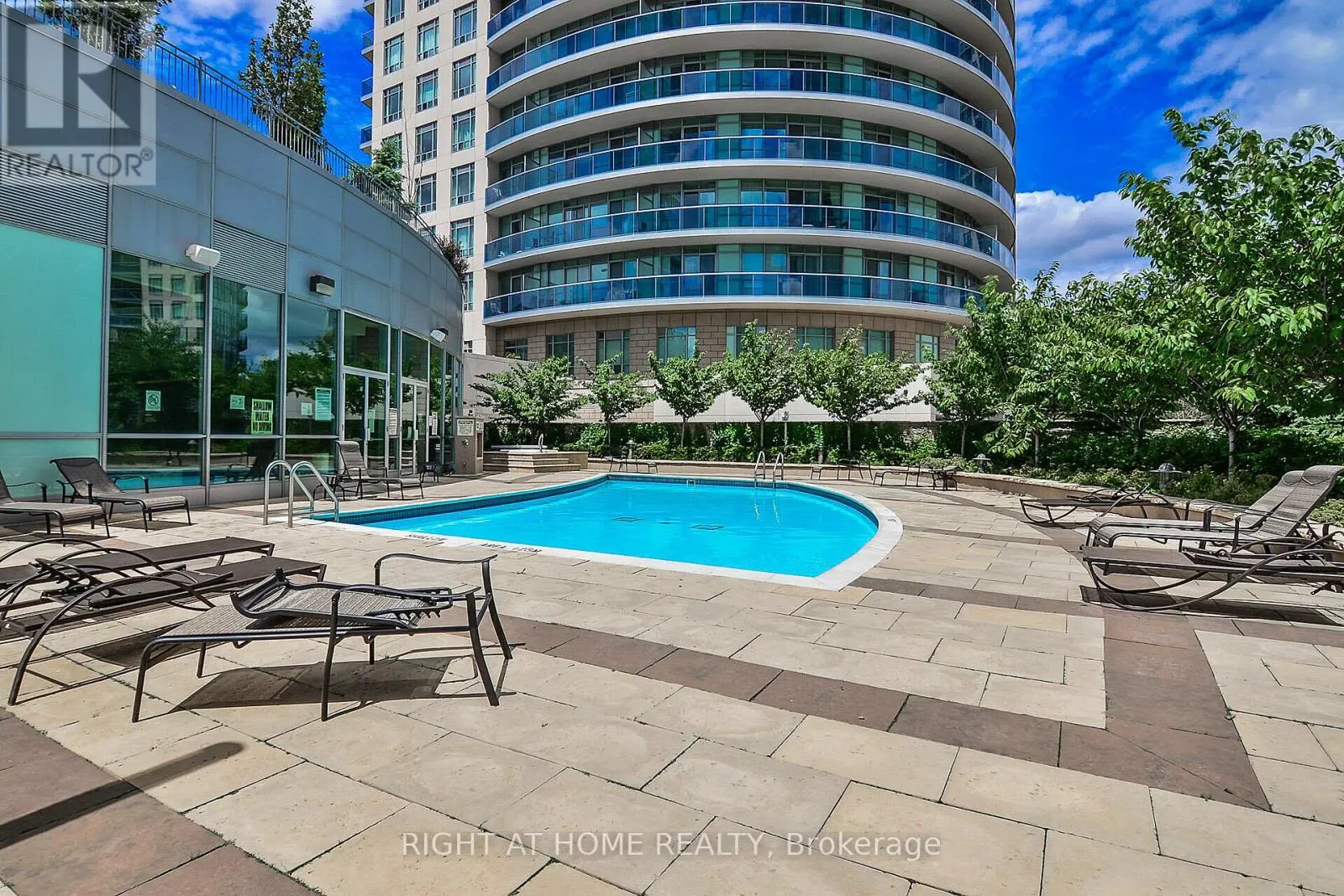 1002 - 70 ABSOLUTE AVENUE