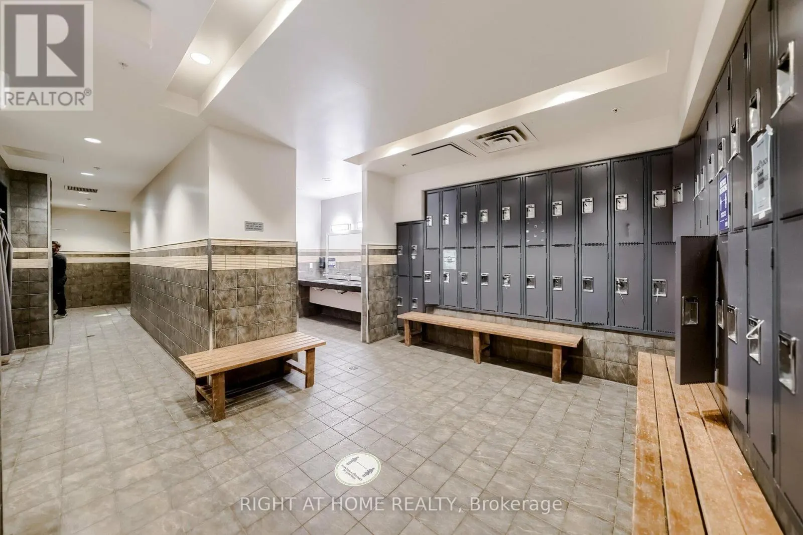 1002 - 70 ABSOLUTE AVENUE