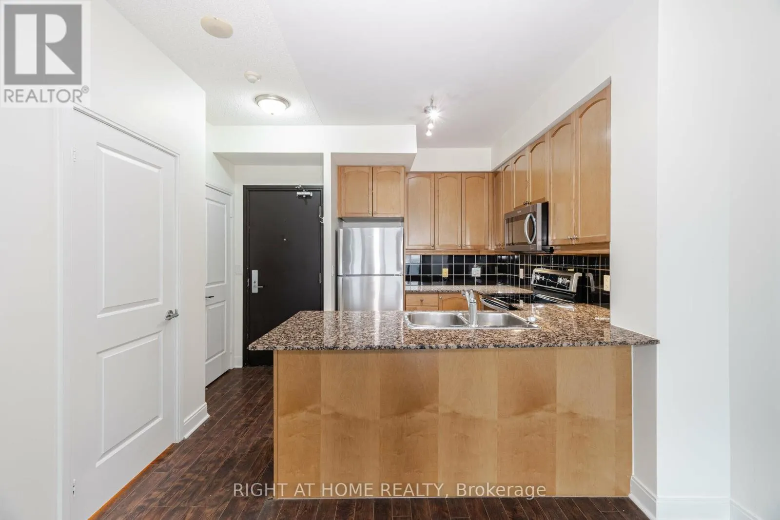 1002 - 70 ABSOLUTE AVENUE